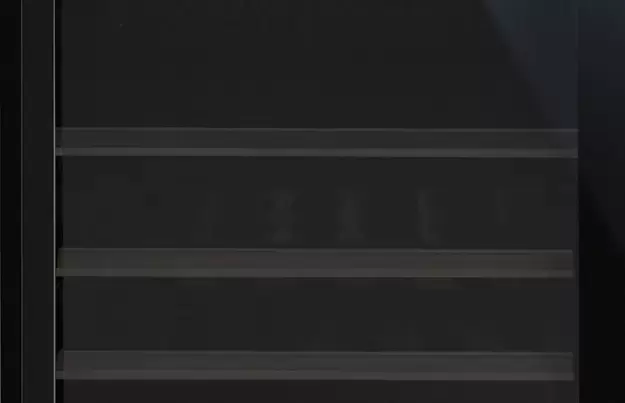 SMEG CVI638LN3 Холодильный шкаф для вина встраиваемый, высота 82 см, петли слева, черное стекло.